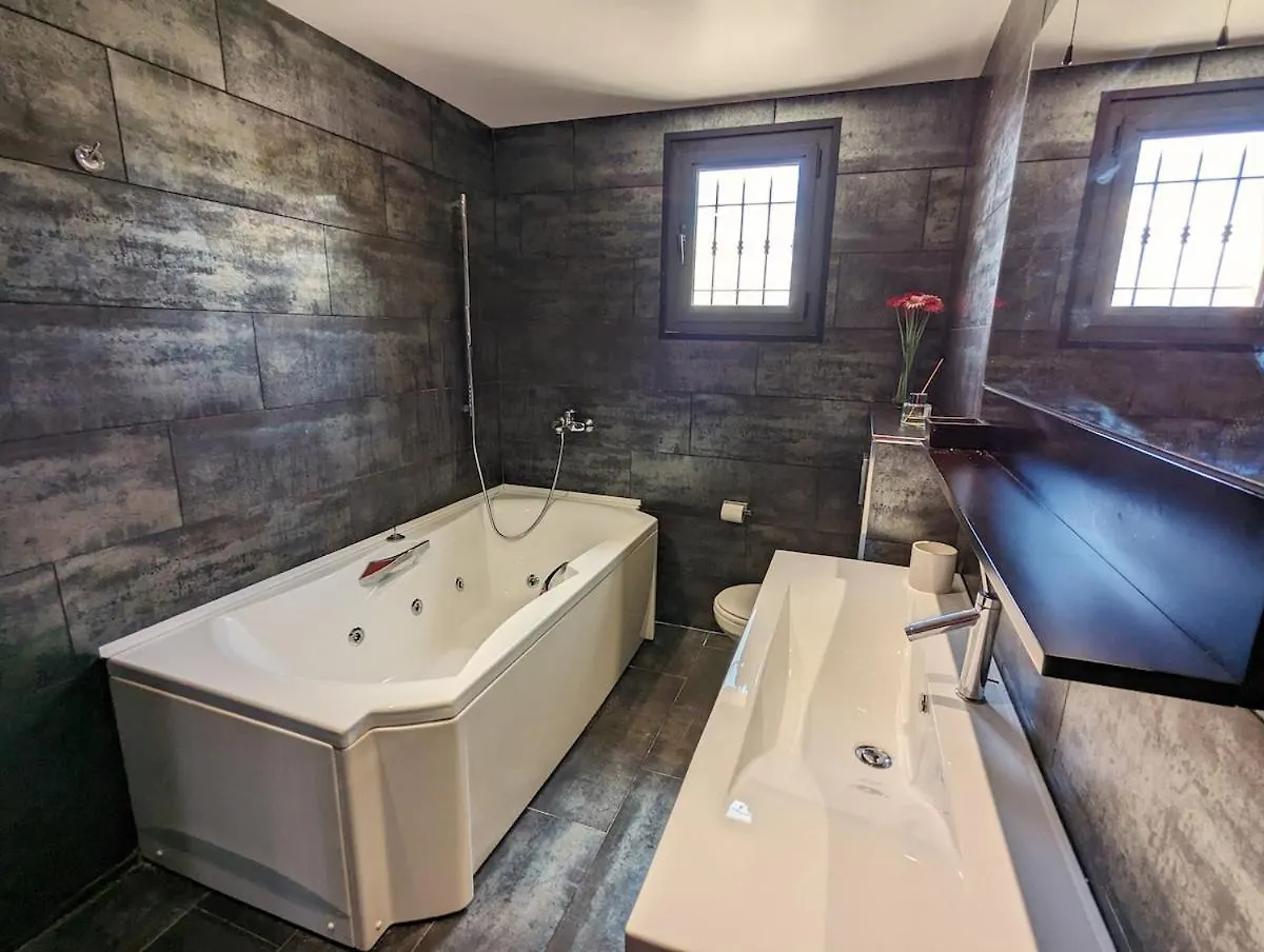 Villa Olivera Saint-Sernin  0*, Saint-Sernin (Ardeche) France